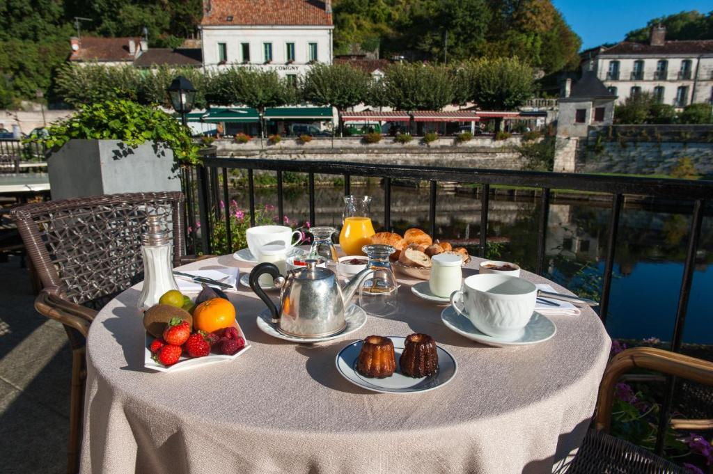 Hotel Restaurant Charbonnel Brantome Exterior photo