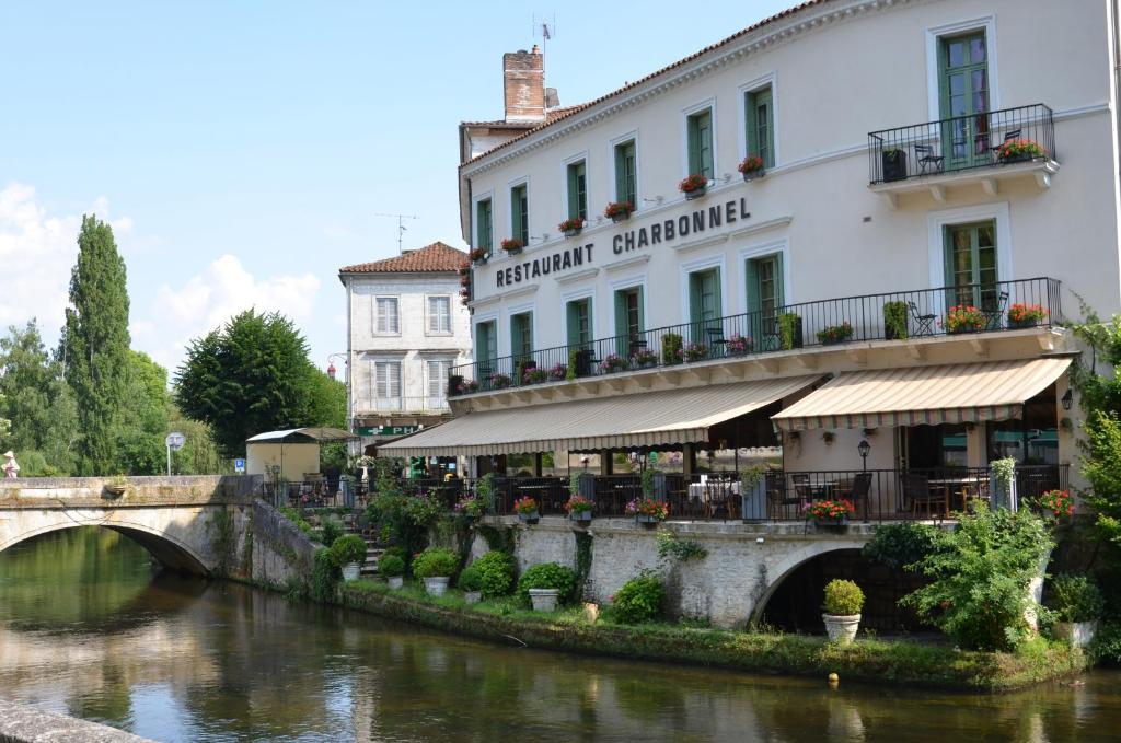 Hotel Restaurant Charbonnel Brantome Exterior photo